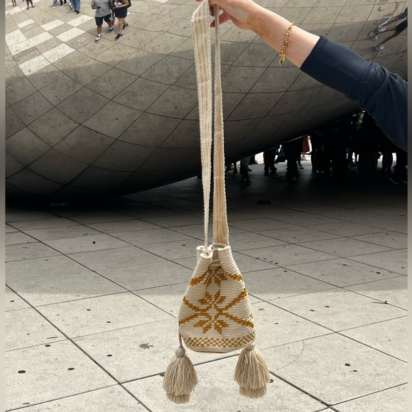 Authentic Wayuu Mochila Bag, Beige/Gold Flower Design - Picture 10 of 16